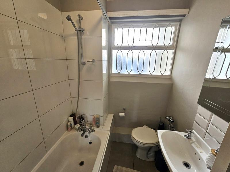2 Bedroom Property for Sale in Sea Point Western Cape